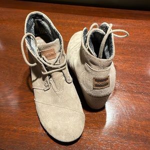 Toms wedge suede boots size 7.5 M